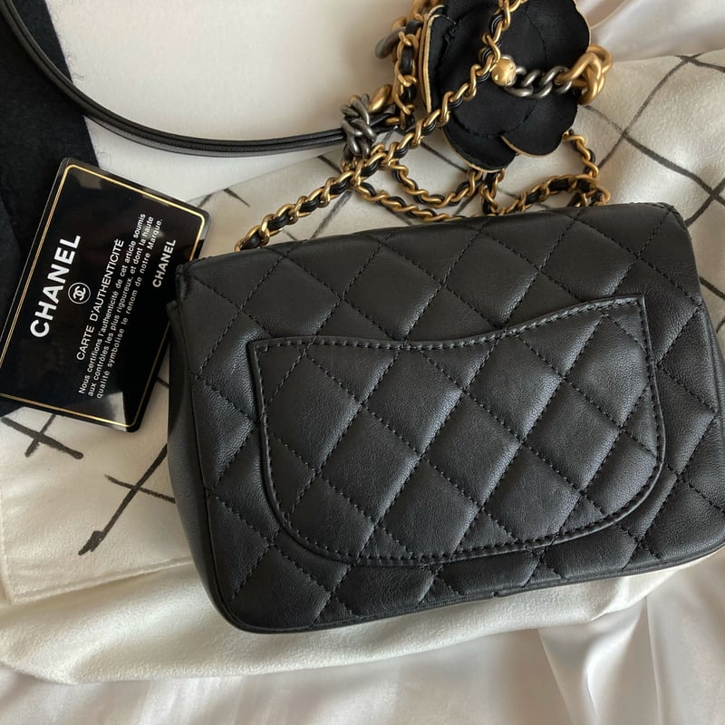 シャネル CHANEL ミニマトラッセ カメリア付き チェーンバッグ