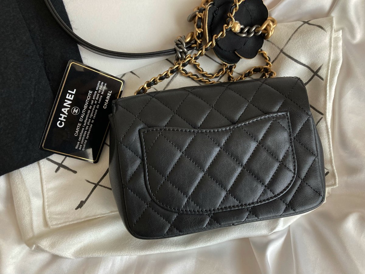 シャネル CHANEL ミニマトラッセ カメリア付き チェーンバッグ