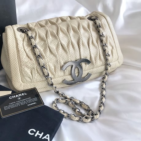 シャネル CHANEL メタリックカラーレザー　パンチングショルダーバッグ