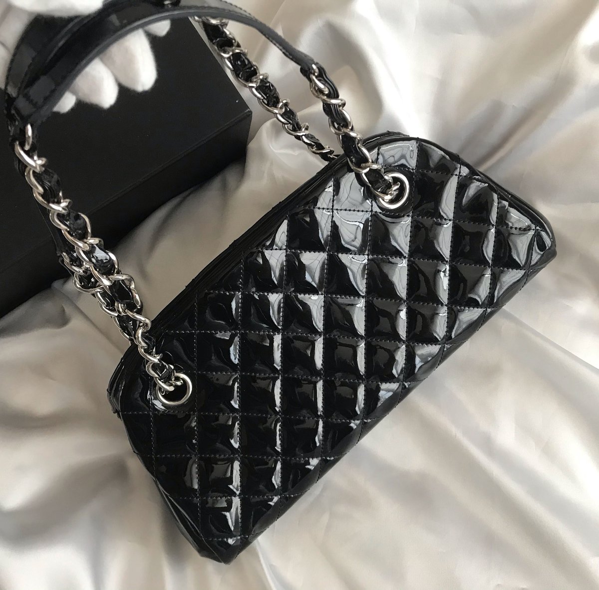 シャネル CHANEL マドモアゼル エナメルチェーンバッグ | Advanced Style