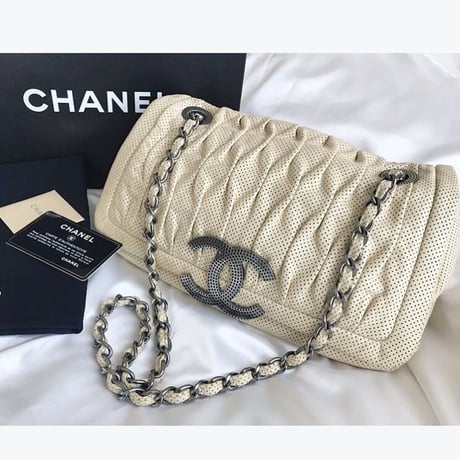 シャネル CHANEL メタリックカラーレザー　パンチングショルダーバッグ