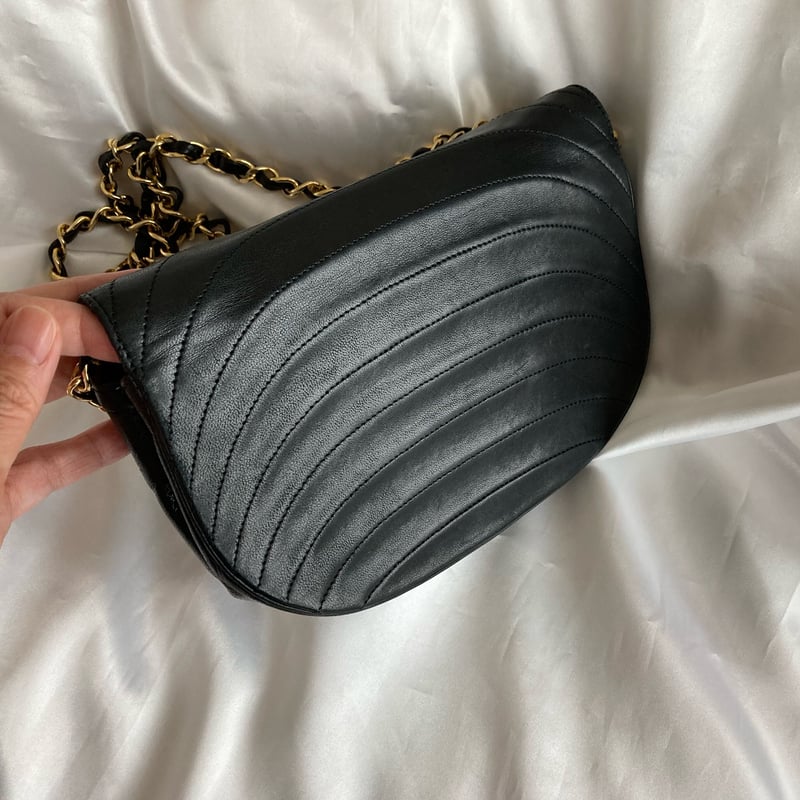 CHANEL シャネル　Vintage ハーフムーン チェーンショルダーバッグ