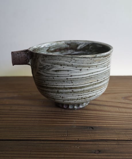 A7　刷毛目片口／井銅心平