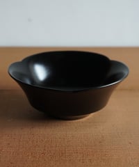 A12　花めし椀(黒)／奥の麻衣子