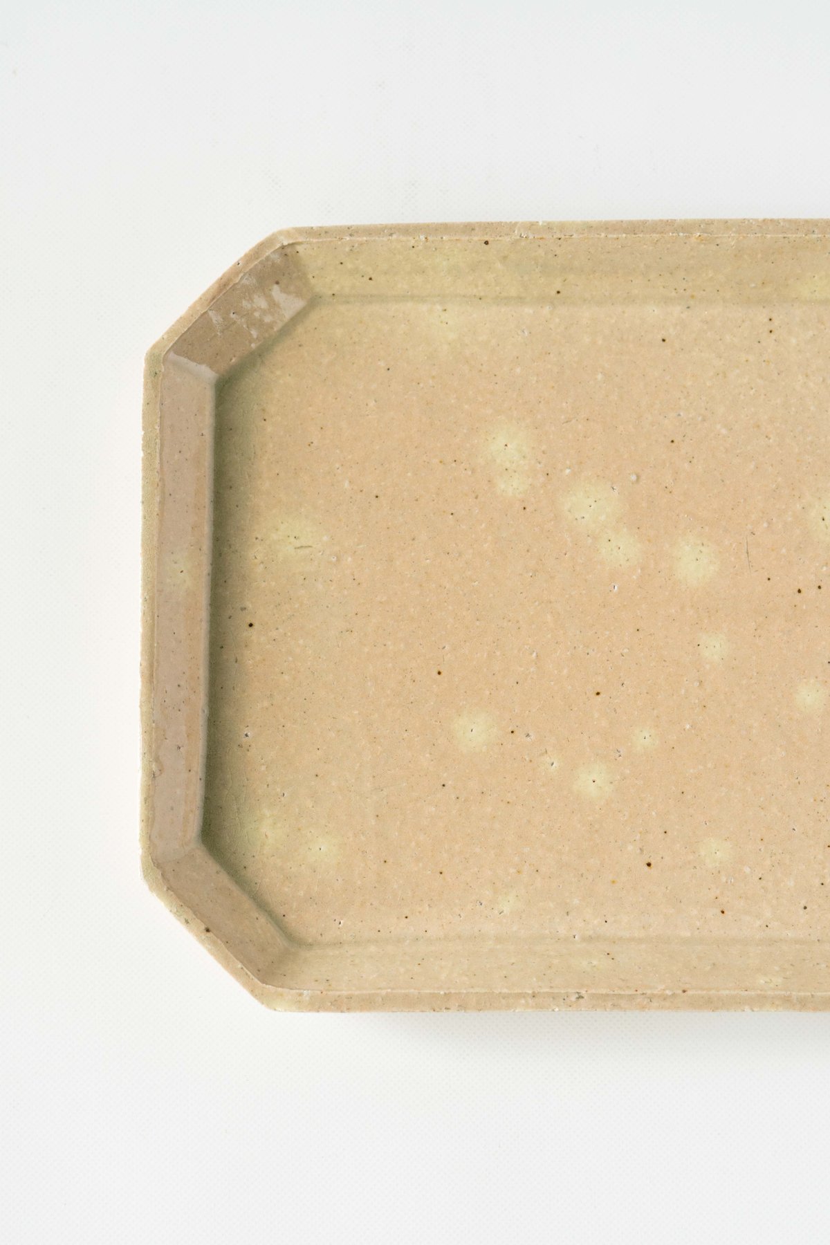 安齋新・厚子 青磁隅切四角皿L | ぶどうのたね