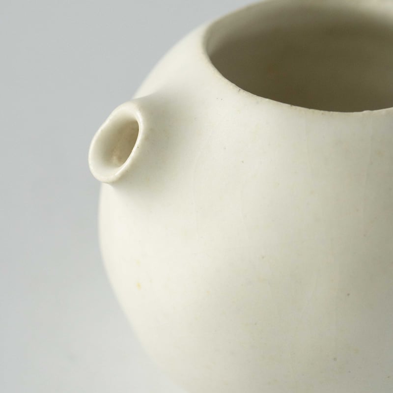 岩田圭介 *黒泥彩片口*陶器 岩田圭介 泥彩 片口 | ぶどうのたね