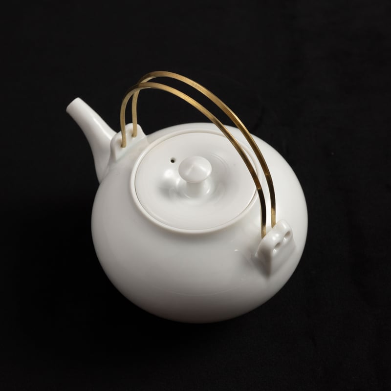 村上　雄一　　白磁茶壺・たまご　新品未使用 村上雄一 白磁ポット真鍮観音開き | ぶどうのたね