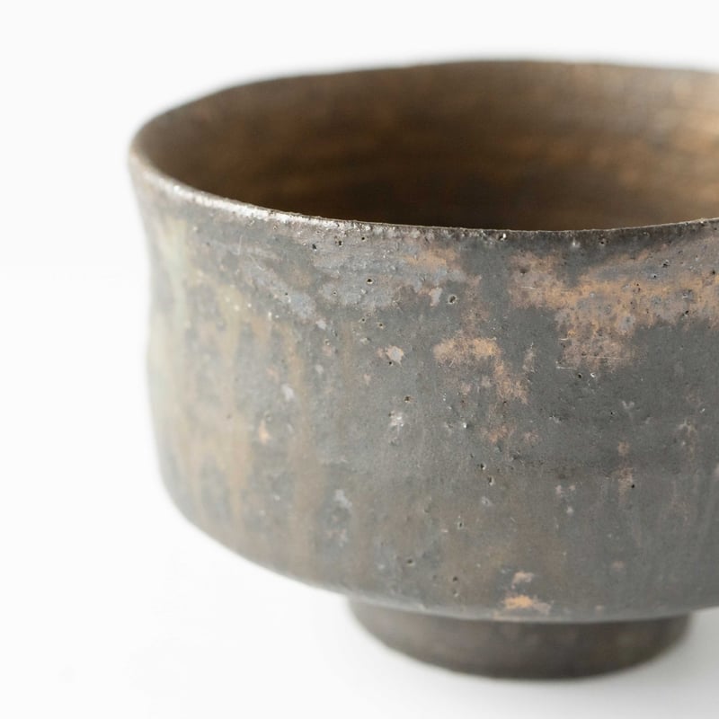 錆枝 花田勇樹 茶盌 黒灰錆金 | ぶどうのたね