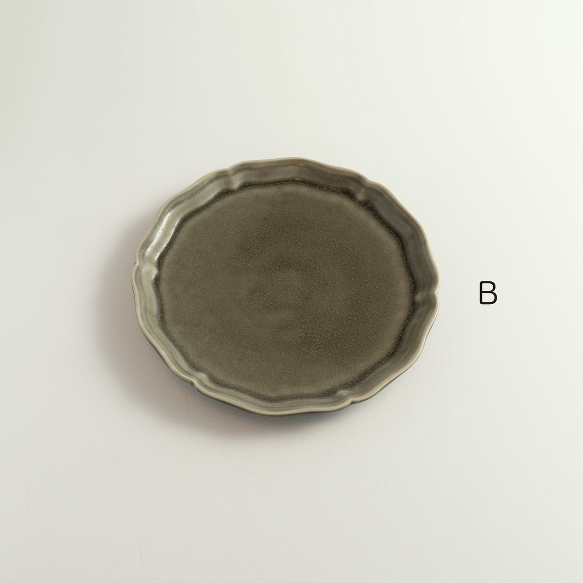 阿部慎太朗 花形細リム皿6寸 | ぶどうのたね