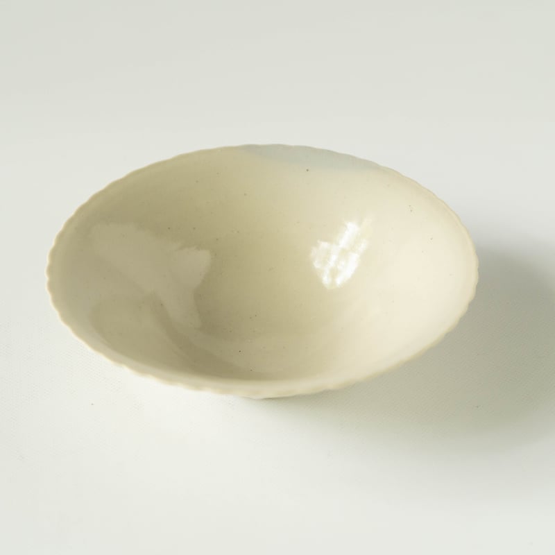 安齋新・厚子 白磁菊花小鉢 | ぶどうのたね