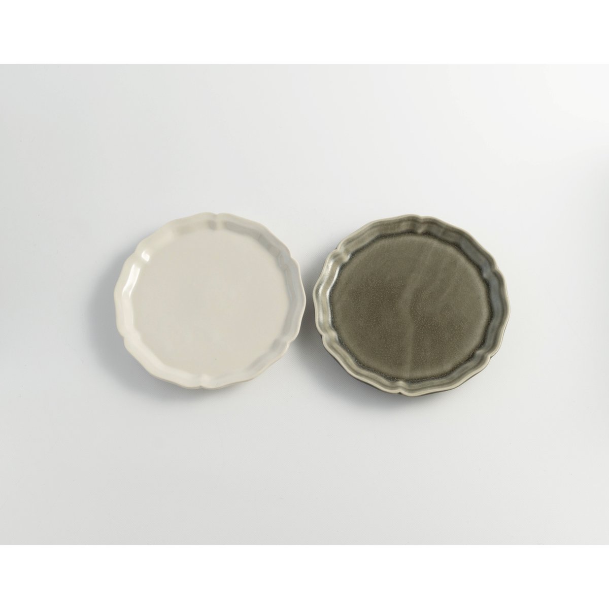 阿部慎太朗 花形細リム皿5寸 | ぶどうのたね