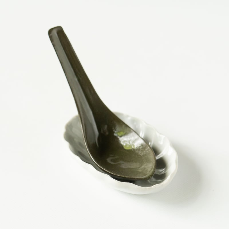 安齋新・厚子 白磁ねじり豆皿 | ぶどうのたね