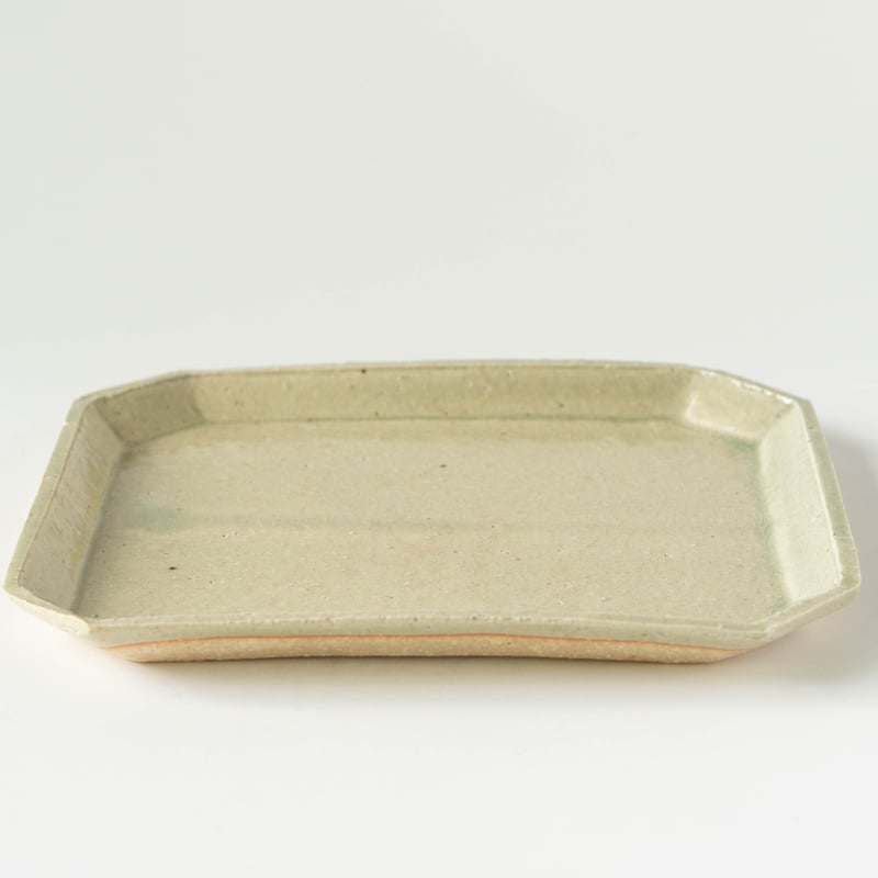 安齋新・厚子 青磁隅切四角皿L | ぶどうのたね