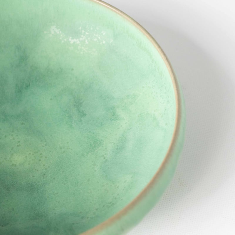 M267-2 中国 新渡緑釉飾り皿 唐物緑釉盤 中央花彫刻 皿 直径15㎝ M267-2 中国 新渡緑釉飾り皿 唐物緑釉盤 中央花