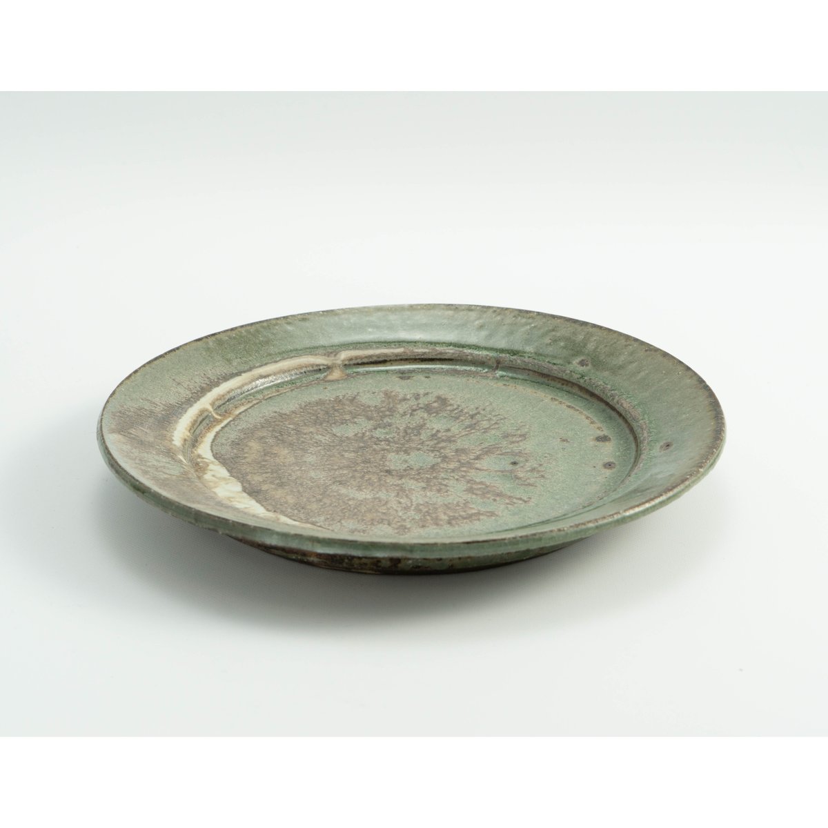 清岡幸道 灰白オリーブ8寸リムプレート | ぶどうのたね