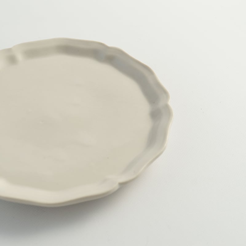 阿部慎太朗 花形細リム皿5寸 | ぶどうのたね