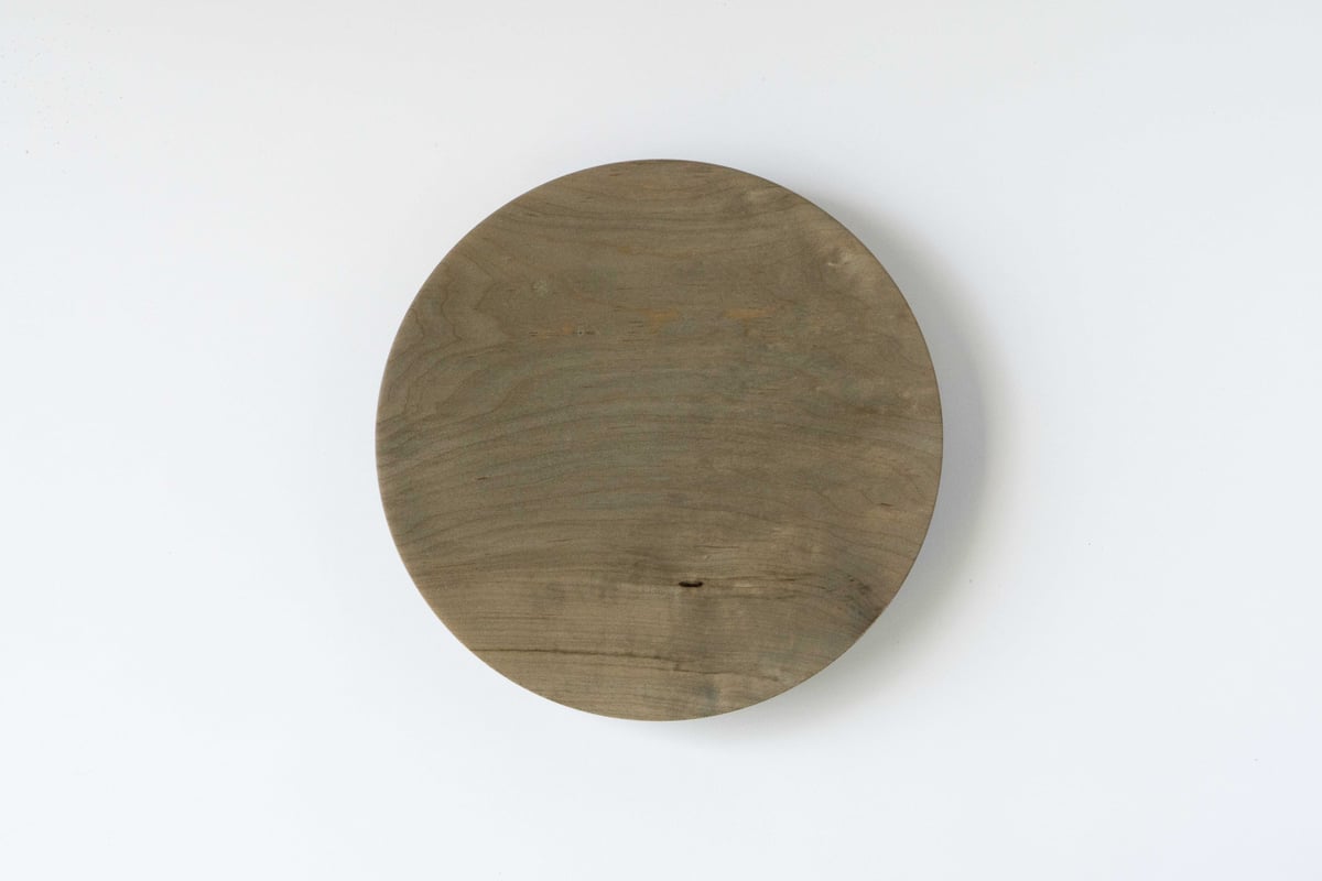 内田悠さん　木製　平皿　イタヤカエデ鉄媒染 21cm　② 内田悠 平皿240 イタヤカエデ鉄媒染 | ぶどうのたね