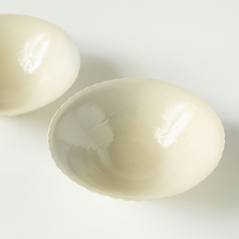 安齋新・厚子 白磁菊花小鉢 | ぶどうのたね