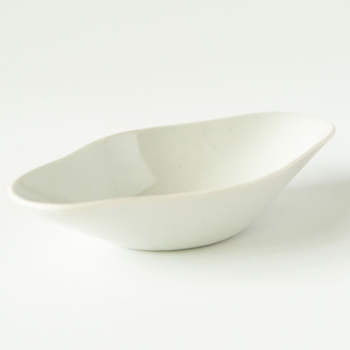 安齋新・厚子　白磁染付けふね皿　ペア 安齋新・厚子 白磁染付けふね皿 ペア 安齋新・厚子 白磁染付けふね