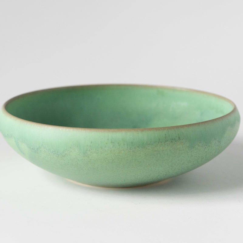 和田山真央 浅型 わん LL 微細結晶緑釉 | ぶどうのたね