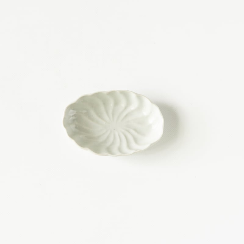 新品　安齋新厚子　安齋新・厚子　木瓜豆皿　ねじり杯　人気　小鉢　向付　輪花　白磁 安齋新・厚子 白磁木瓜型豆皿 ｜くらすこと公式オンラインストア