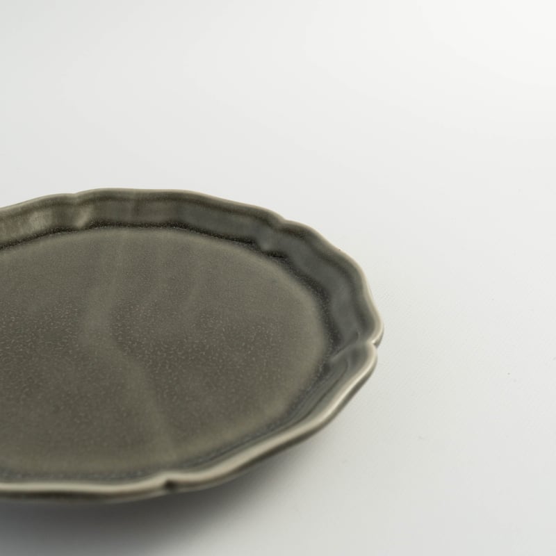 阿部慎太朗 花形細リム皿5寸 | ぶどうのたね