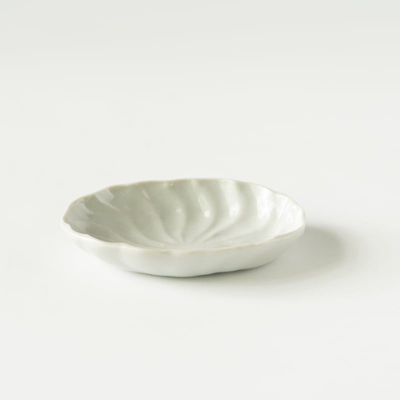 新品　安齋新厚子　安齋新・厚子　木瓜豆皿　ねじり杯　人気　小鉢　向付　輪花　白磁 w1075 白磁木瓜豆皿（安齋新・厚子） | t's kitchen