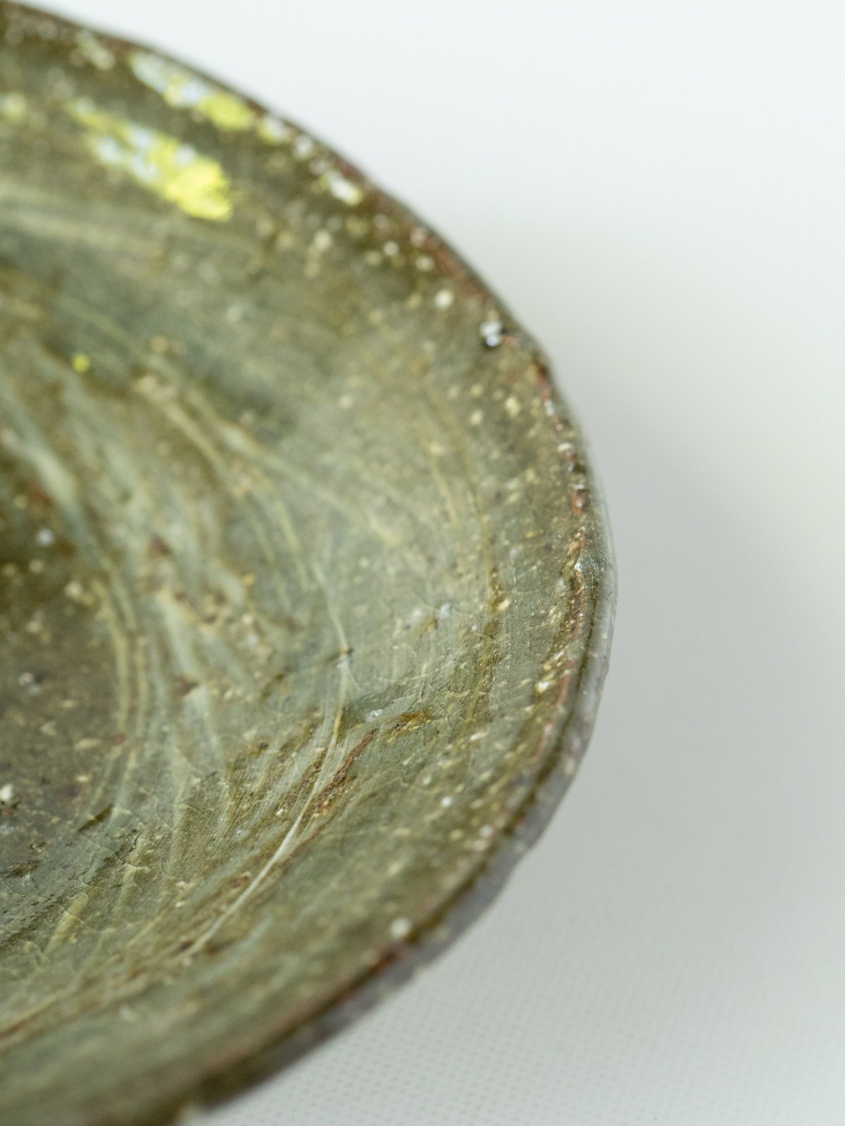 井上茂 彫り三島皿6.5寸 | ぶどうのたね