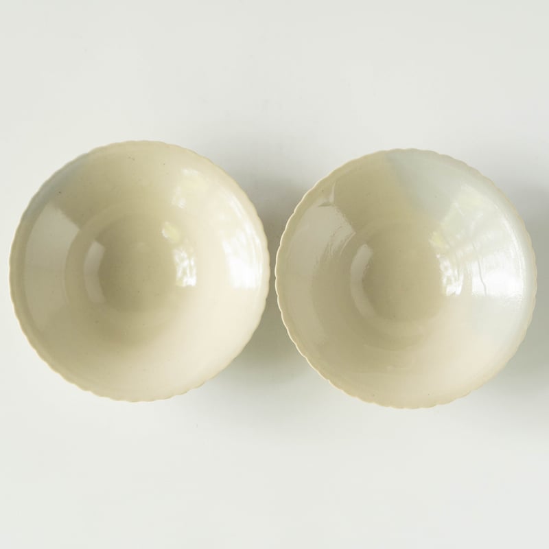 新品　安齋新厚子　安齋新・厚子　木瓜豆皿　ねじり杯　人気　小鉢　向付　輪花　白磁 安齋新・厚子 白磁木瓜型豆皿 ｜くらすこと公式オンラインストア