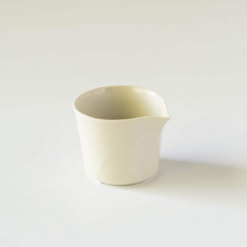 安齋新・厚子 白磁ミルクピッチャー | ぶどうのたね