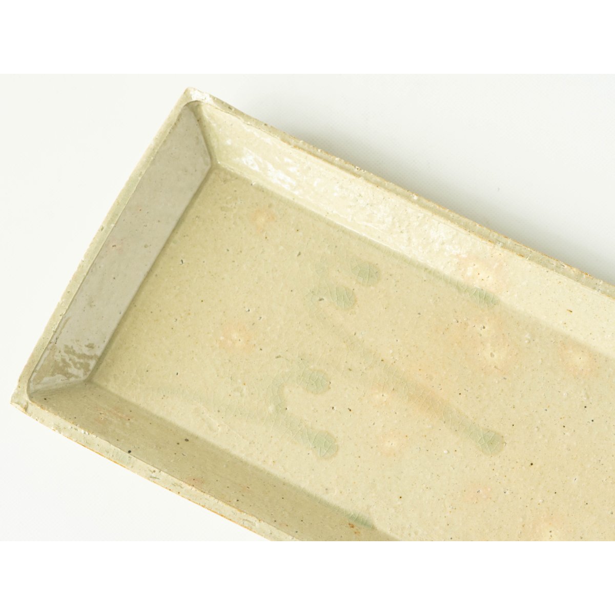 安齋新・厚子 灰釉長皿 | ぶどうのたね