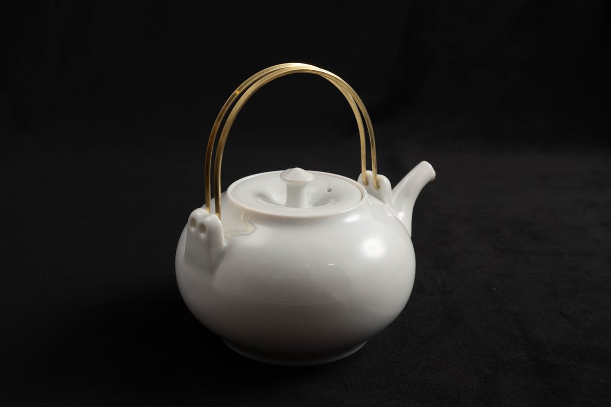 村上　雄一　　白磁茶壺・たまご　新品未使用 村上雄一 白磁ポット真鍮観音開き | ぶどうのたね