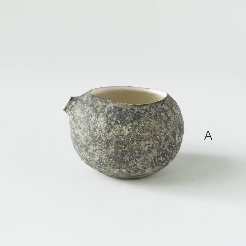 岩田圭介 *黒泥彩片口*陶器 岩田圭介 泥彩 片口 | ぶどうのたね