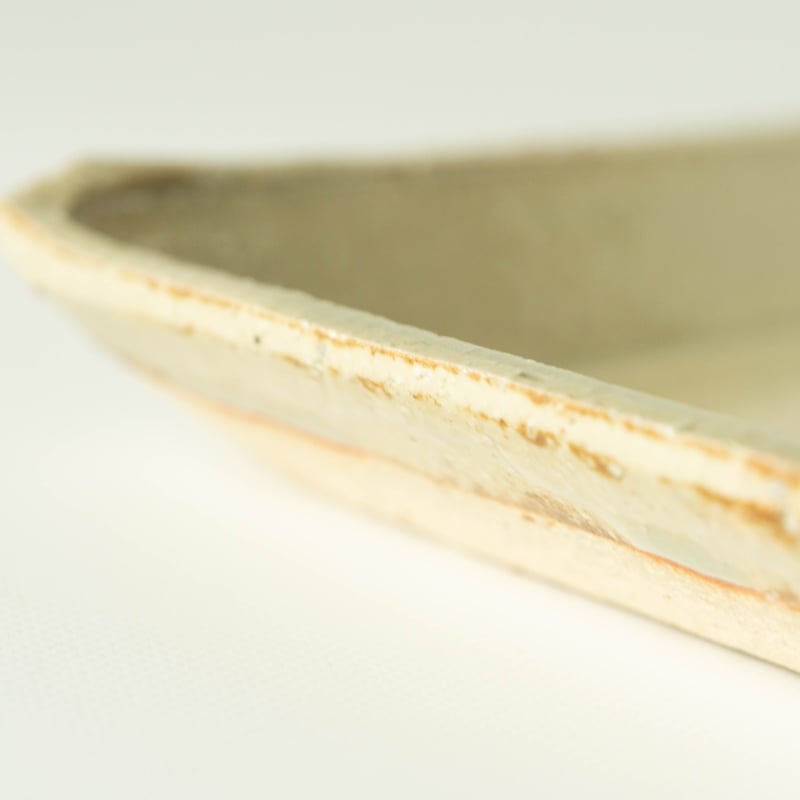 安齋新・厚子 灰釉長皿 | ぶどうのたね