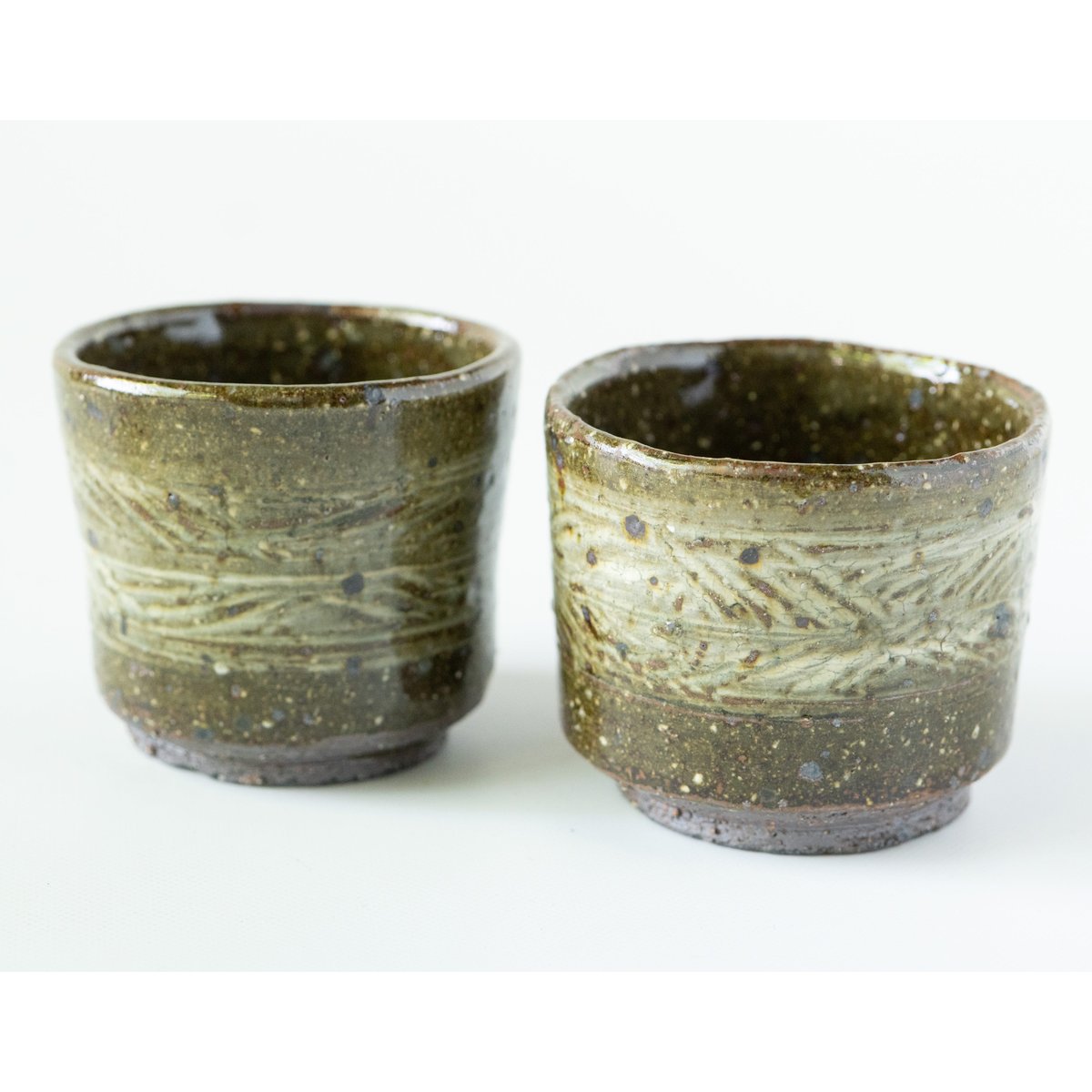 井上茂 彫り三島湯呑み | ぶどうのたね