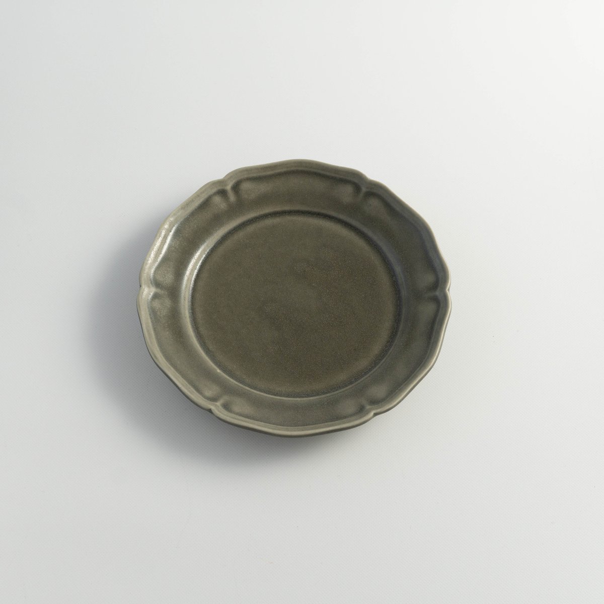 阿部慎太朗 花形リム皿6寸 | ぶどうのたね