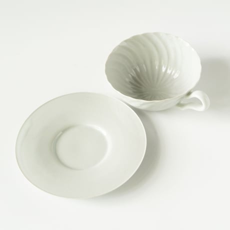 安齋新・厚子　白磁ねじりティーカップ＆ソーサー