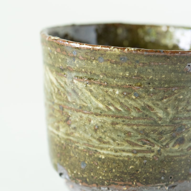 井上茂 彫り三島湯呑み | ぶどうのたね