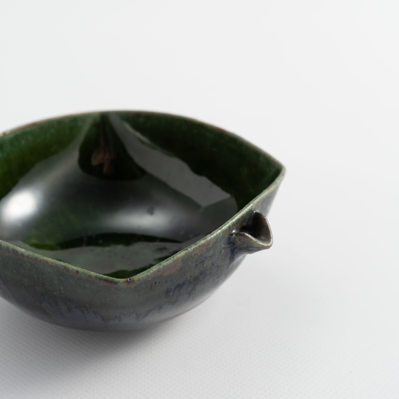 黒木泰等 織部四方口付豆鉢 | ぶどうのたね