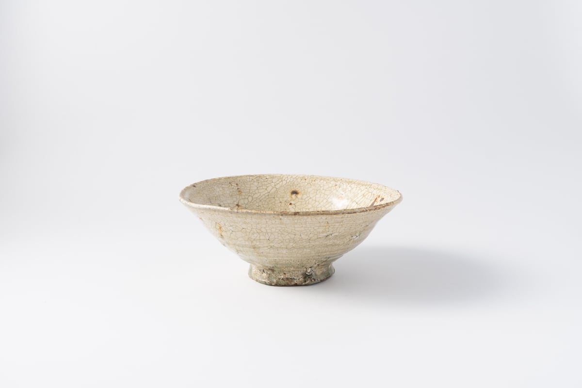 尾形アツシ　器　椀　丼 尾形アツシ 荒山粉引平碗 | ぶどうのたね