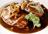 自家製デミグラス煮込みハンバーグ