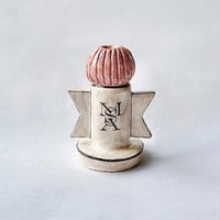 une / fabric flower vase