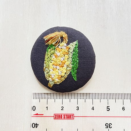 まるまる刺繍ブローチ E