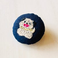 まるまるブローチ（ペロリいぬ）