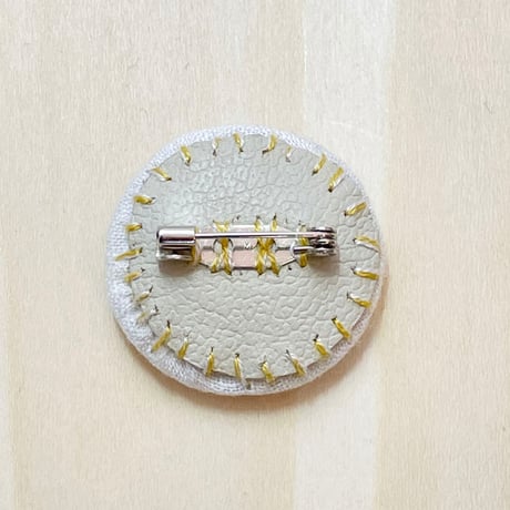 まるまる刺繍ブローチ Q