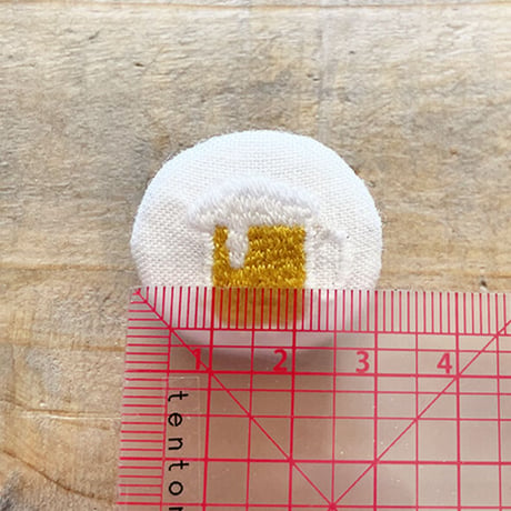 まるまる刺繍ブローチ Q