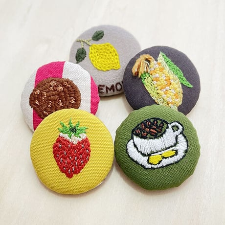 まるまる刺繍ブローチ E