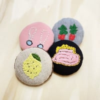 まるまる刺繍ブローチ L