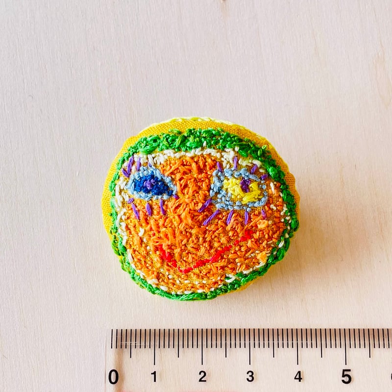 いびつなまるまるブローチ（妖怪） | TENTONE ONLINE SHOP