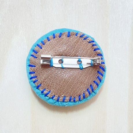 まるまる刺繍ブローチ N